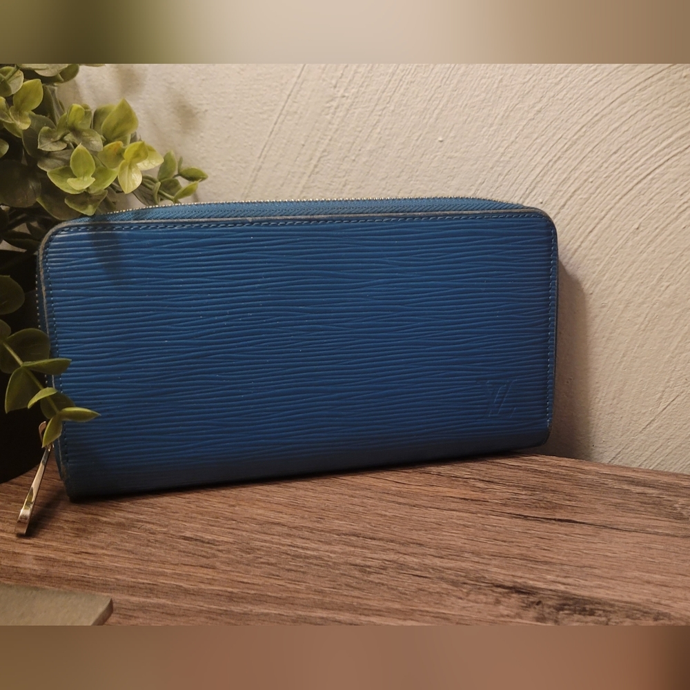 Louis Vuitton Epi Leather Zippy Zip